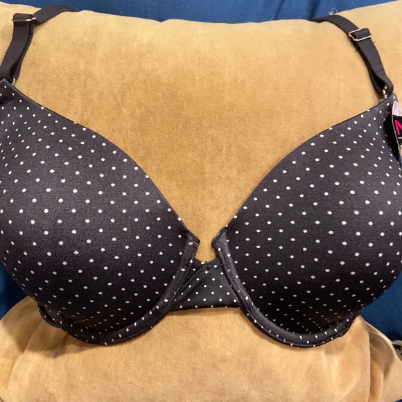 Maidenform Other - New with tag black Maidenform molded cup T-shirt underwire bra 34D